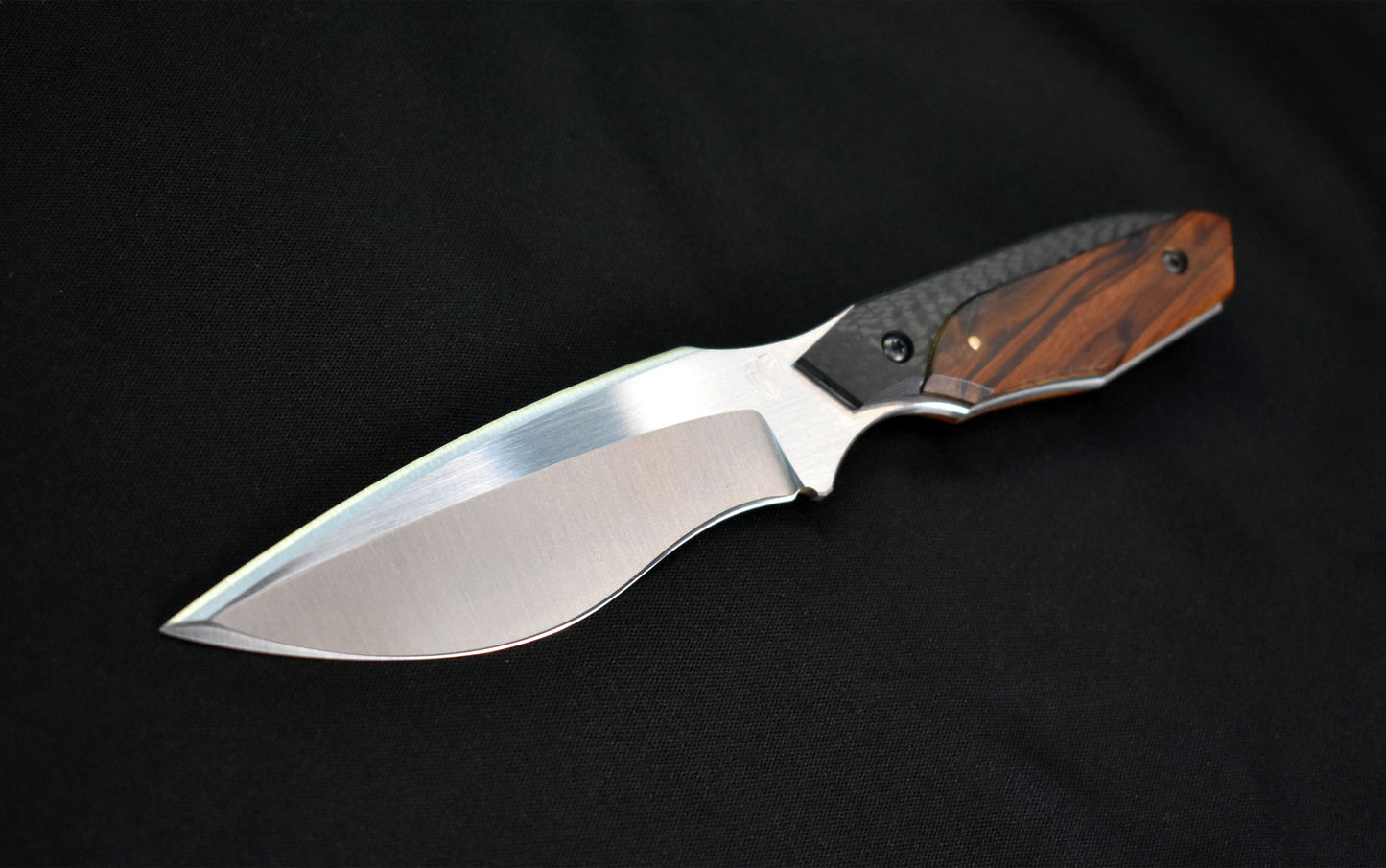 Caprica Six - 2025 model - Carbon fiber and Ironwood